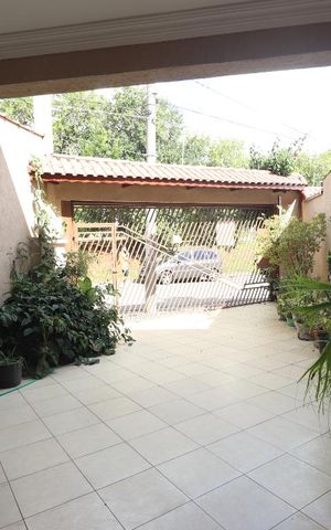 Casa à venda com 180m², 4 quartos e 3 vagasGaragem