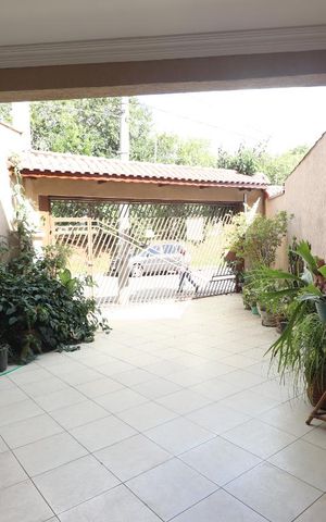 Casa à venda com 180m², 4 quartos e 3 vagasGaragem
