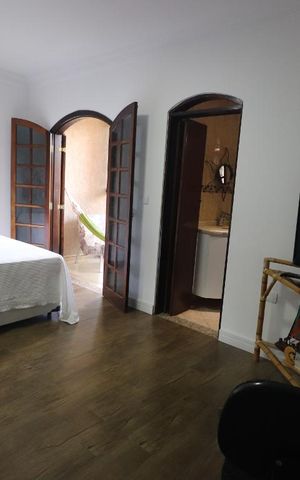 Casa à venda com 180m², 4 quartos e 3 vagasSuíte