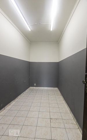 Casa à venda com 360m², 3 quartos e 6 vagas Casa à venda com 360m², 3 quartos e 6 vagasQuarto de Serviço