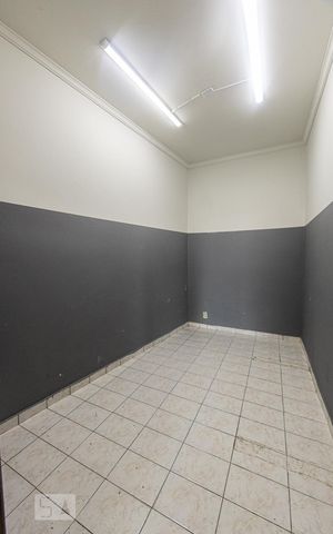Casa à venda com 360m², 3 quartos e 6 vagas Casa à venda com 360m², 3 quartos e 6 vagasQuarto de Serviço