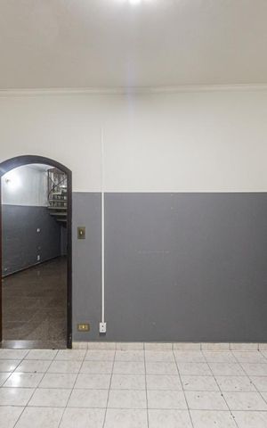Casa à venda com 360m², 3 quartos e 6 vagas Casa à venda com 360m², 3 quartos e 6 vagasQuarto