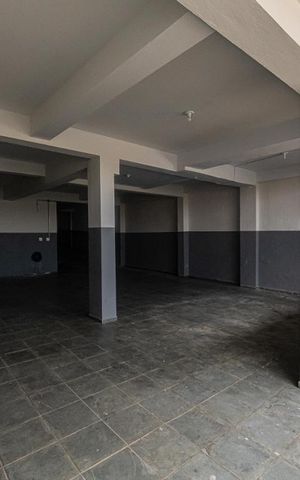 Casa à venda com 360m², 3 quartos e 6 vagas Casa à venda com 360m², 3 quartos e 6 vagasGaragem