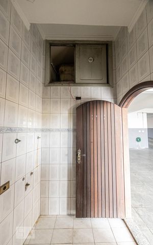 Casa à venda com 360m², 3 quartos e 6 vagas Casa à venda com 360m², 3 quartos e 6 vagasÁrea de Serviço 2