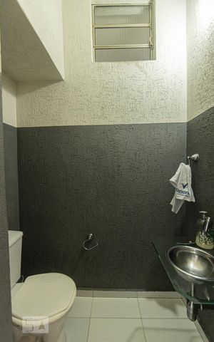 Casa à venda com 360m², 3 quartos e 6 vagas Casa à venda com 360m², 3 quartos e 6 vagasLavabo da Cozinha