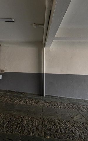 Casa à venda com 360m², 3 quartos e 6 vagas Casa à venda com 360m², 3 quartos e 6 vagasVista Comodo Reversível 2