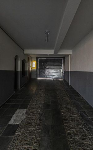 Casa à venda com 360m², 3 quartos e 6 vagas Casa à venda com 360m², 3 quartos e 6 vagasGaragem