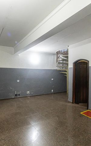 Casa à venda com 360m², 3 quartos e 6 vagas Casa à venda com 360m², 3 quartos e 6 vagasComodo Reversível 2