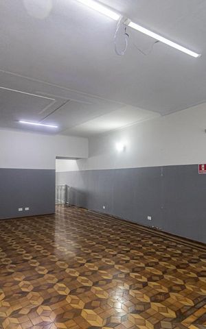 Casa à venda com 360m², 3 quartos e 6 vagas Casa à venda com 360m², 3 quartos e 6 vagasSala