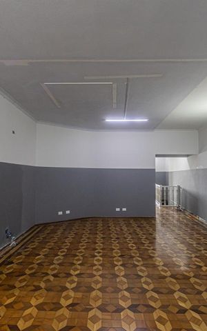 Casa à venda com 360m², 3 quartos e 6 vagas Casa à venda com 360m², 3 quartos e 6 vagasSala