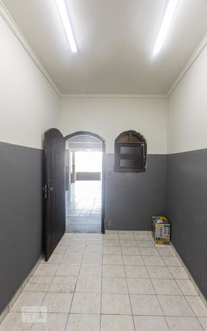 Casa à venda com 360m², 3 quartos e 6 vagas Casa à venda com 360m², 3 quartos e 6 vagasQuarto de Serviço