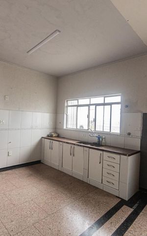 Casa à venda com 360m², 3 quartos e 6 vagas Casa à venda com 360m², 3 quartos e 6 vagasCozinha