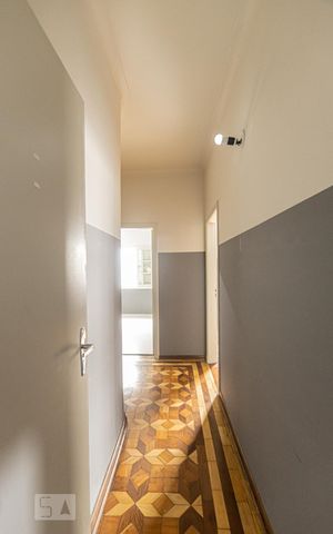 Casa à venda com 360m², 3 quartos e 6 vagas Casa à venda com 360m², 3 quartos e 6 vagasCorredor