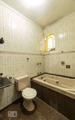 Casa à venda com 360m², 3 quartos e 6 vagas Casa à venda com 360m², 3 quartos e 6 vagasBanheiro Social