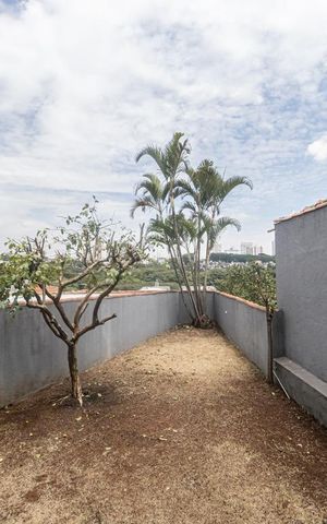 Casa à venda com 360m², 3 quartos e 6 vagas Casa à venda com 360m², 3 quartos e 6 vagasJardim