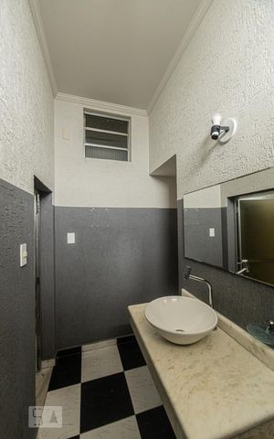 Casa à venda com 360m², 3 quartos e 6 vagas Casa à venda com 360m², 3 quartos e 6 vagasBanheiro Suite 1