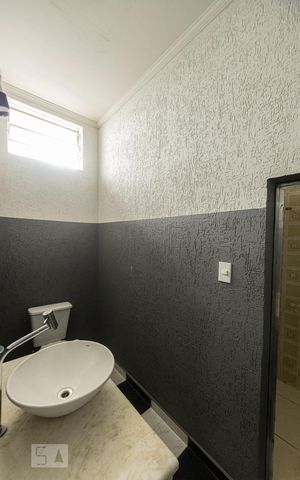 Casa à venda com 360m², 3 quartos e 6 vagas Casa à venda com 360m², 3 quartos e 6 vagasBanheiro Suite 1