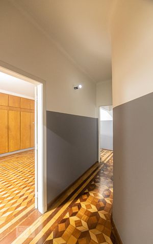 Casa à venda com 360m², 3 quartos e 6 vagas Casa à venda com 360m², 3 quartos e 6 vagasSuite 1