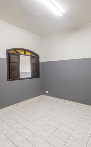 Casa à venda com 360m², 3 quartos e 6 vagas Casa à venda com 360m², 3 quartos e 6 vagasQuarto
