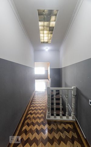 Casa à venda com 360m², 3 quartos e 6 vagas Casa à venda com 360m², 3 quartos e 6 vagasCorredor