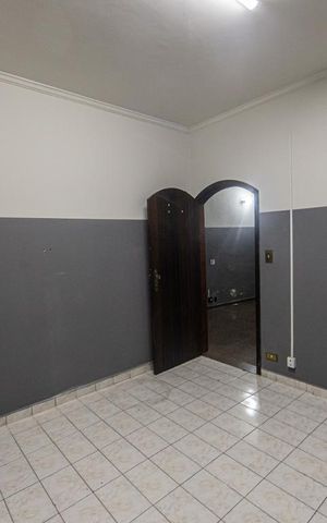 Casa à venda com 360m², 3 quartos e 6 vagas Casa à venda com 360m², 3 quartos e 6 vagasComodo Reversível
