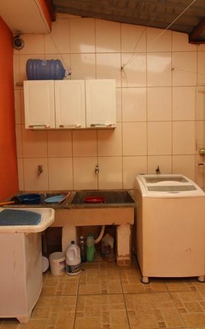 Casa à venda com 72m², 2 quartos e 1 vagaÁrea de serviço