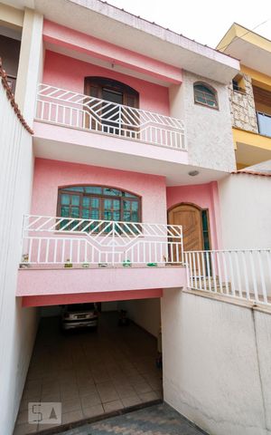Casa para alugar com 205m², 3 quartos e 5 vagas Casa para alugar com 205m², 3 quartos e 5 vagasFachada
