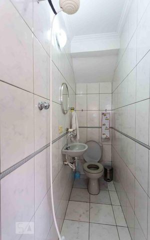 Casa à venda com 215m², 3 quartos e 2 vagas Casa à venda com 215m², 3 quartos e 2 vagasBanheiro 2