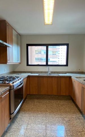Apartamento à venda com 385m², 4 quartos e 6 vagas Apartamento à venda com 385m², 4 quartos e 6 vagasCozinha