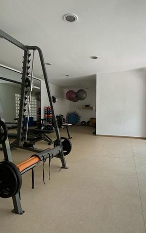 Apartamento à venda com 385m², 4 quartos e 6 vagas Apartamento à venda com 385m², 4 quartos e 6 vagasÁrea comum - Academia