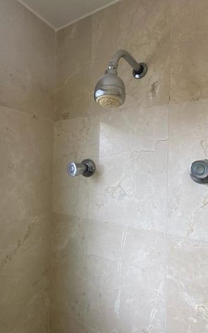 Apartamento à venda com 385m², 4 quartos e 6 vagas Apartamento à venda com 385m², 4 quartos e 6 vagasChuveiro