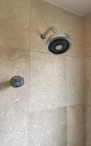 Apartamento à venda com 385m², 4 quartos e 6 vagas Apartamento à venda com 385m², 4 quartos e 6 vagasChuveiro