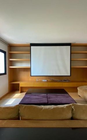 Apartamento à venda com 385m², 4 quartos e 6 vagas Apartamento à venda com 385m², 4 quartos e 6 vagasSala de TV
