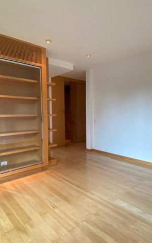 Apartamento à venda com 385m², 4 quartos e 6 vagas Apartamento à venda com 385m², 4 quartos e 6 vagasSuíte 1