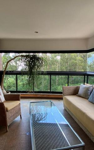 Apartamento à venda com 385m², 4 quartos e 6 vagas Apartamento à venda com 385m², 4 quartos e 6 vagasVaranda 2