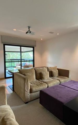 Apartamento à venda com 385m², 4 quartos e 6 vagas Apartamento à venda com 385m², 4 quartos e 6 vagasSala de TV