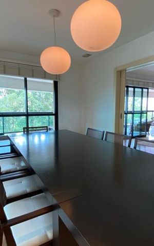 Apartamento à venda com 385m², 4 quartos e 6 vagas Apartamento à venda com 385m², 4 quartos e 6 vagasSala de Jantar
