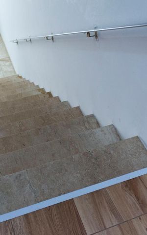 Casa à venda com 115m², 3 quartos e 3 vagasEscada
