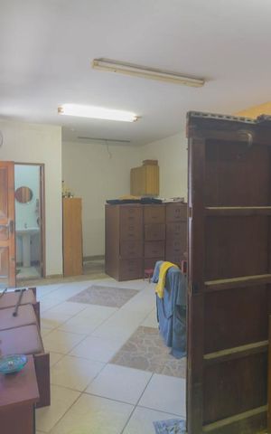 Casa à venda com 270m², 2 quartos e 2 vagas Casa à venda com 270m², 2 quartos e 2 vagasSala