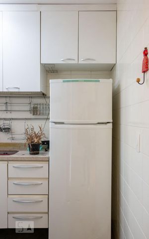 Apartamento à venda com 55m², 2 quartos e 1 vagaGeladeira