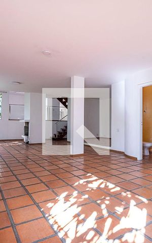Casa à venda com 217m², 3 quartos e 2 vagas Casa à venda com 217m², 3 quartos e 2 vagasSala