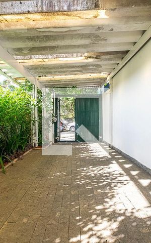 Casa à venda com 217m², 3 quartos e 2 vagas Casa à venda com 217m², 3 quartos e 2 vagasGaragem