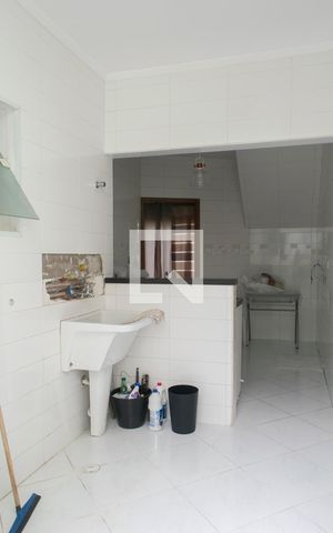 Casa à venda com 350m², 5 quartos e 3 vagas Casa à venda com 350m², 5 quartos e 3 vagasÁrea de Serviço