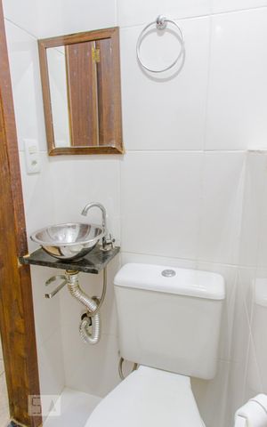 Casa de condomínio à venda com 60m², 2 quartos e sem vaga Casa de condomínio à venda com 60m², 2 quartos e sem vagaBanheiro da Suíte