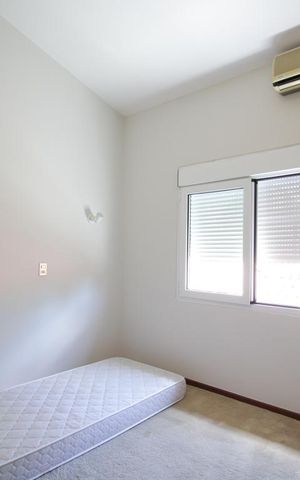 Casa à venda com 350m², 4 quartos e 4 vagas Casa à venda com 350m², 4 quartos e 4 vagasQuarto 1