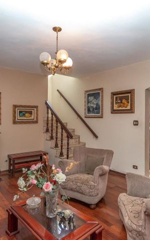 Casa à venda com 170m², 3 quartos e 2 vagas Casa à venda com 170m², 3 quartos e 2 vagasSala