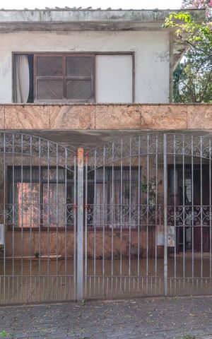 Casa à venda com 170m², 3 quartos e 2 vagas Casa à venda com 170m², 3 quartos e 2 vagasFachada