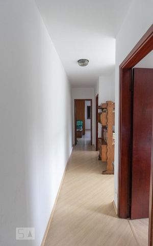 Casa à venda com 210m², 3 quartos e 3 vagasCorredor