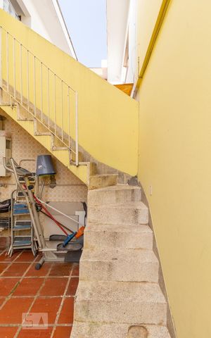Casa à venda com 210m², 3 quartos e 3 vagasEscadas