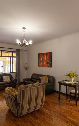 Casa à venda com 210m², 3 quartos e 3 vagasSala